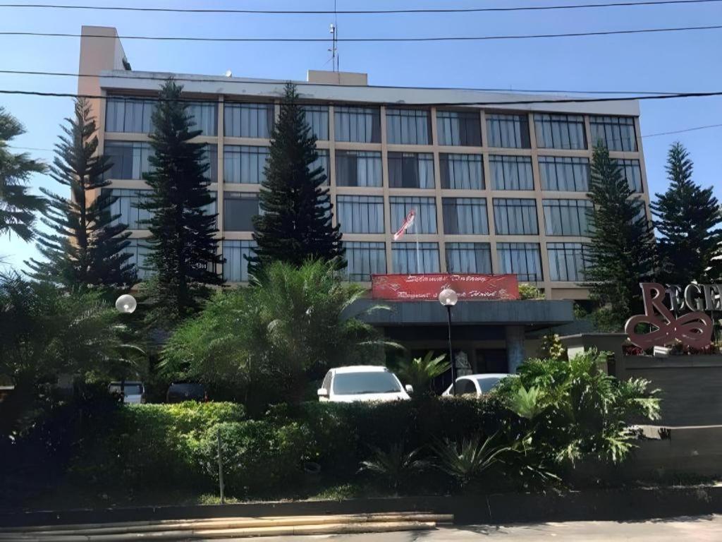 Regent'S Park Hotel Маланг Екстер'єр фото